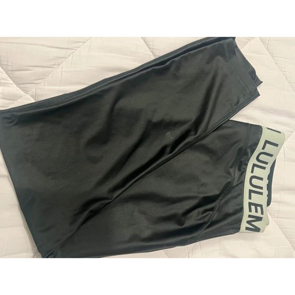 Lululemon Black Leggings Logo Waistband Cropped Athletic Pants Size Unknown